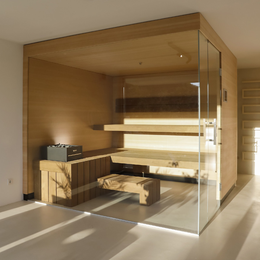 Sauna mit Holzbänken